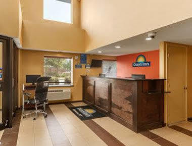 Days Inn By Wyndham Geneva/Finger Lakes Exterior photo